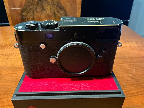 Leica digital camera body - leica,